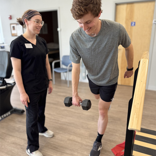 physical therapist leading her patient through a strengthening exercises to help prevent sports injuries in the fall